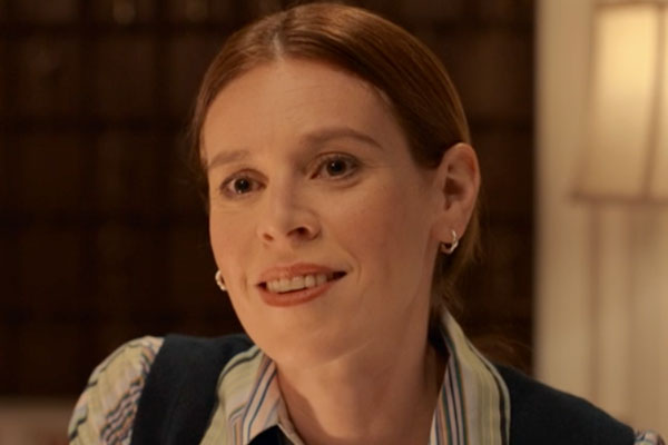 Anita Benn Played by: Steph de Whalley in Joy to the World